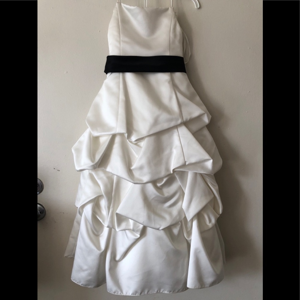 White David’s Bridal Classy Dress For Girls Size 5 B16